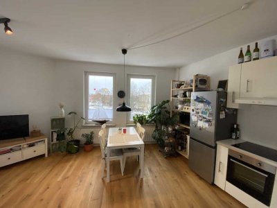 Lichtdurchflutete Altbauwohnung