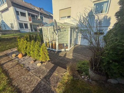 Sehr ruhig gelegene Terrassen Wohnung! Mit Wintergarten, EBK, voll Bad u PKW Stellplatz in Warmbronn