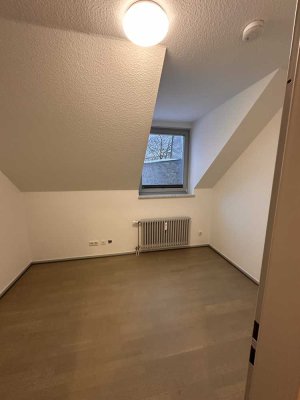 Elegante 4-Zimmer-Wohnung mit Balkon im 2. OG in Velbert