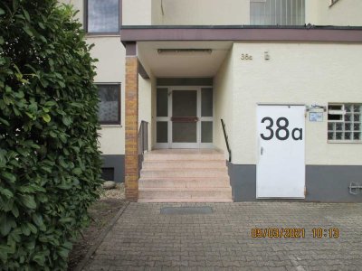 Schöne und modernisierte 3-Raum-Wohnung mit EBK in Groß-Gerau
