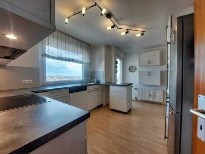 Großzügige 3,5 Zimmer Wohnung  in Friedberg mit zwei Balkonen 
und einem unbezahlbarem Ausblick