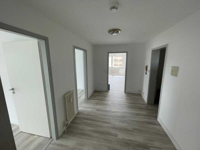 Neuwertige 3 Zimmer-Wohnung mit Süd-Balkon & Aufzug in toller Wohnlage!