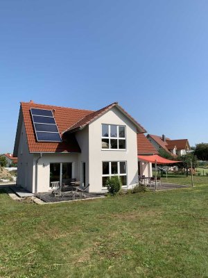 Geräumiges, preiswertes und gepflegtes 6-Raum-Einfamilienhaus mit geh. Innenausstattung und EBK