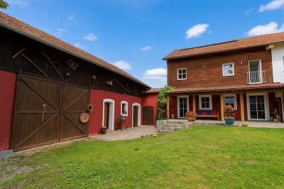 Einzigartiges Anwesen mit großzügigem 2-Familienhaus, Gewerbeeinheit und Möglichkeit zur Tierhaltung