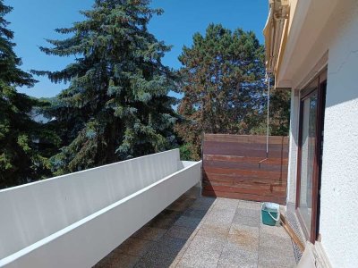 gepflegte 3-Zimmer-Terrassenwohnungnung mit Balkon und Einbauküche in Karlsfeld