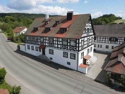 Denkmalgeschütztes Mehrfamilienhaus in einmaligem Zustand mit besonderem Ambiente und Seesicht