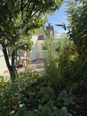 VON PRIVAT!!! ÖSTRINGEN : Renovierte EG- 3 ZKB mit Terrasse, Garten & Garage *behindertengerecht*
