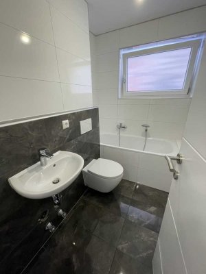 Schönes helles 1 Zimmer Apartment mit EBK, 2. OG in München. 2022 komplett saniert