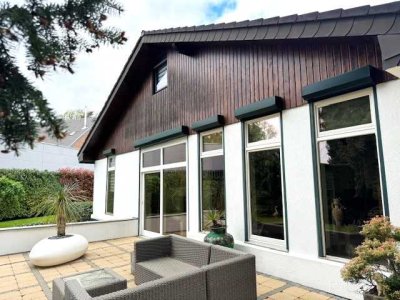 -Attraktives, helles, repräsentatives Wohnhaus mit Gewerbehalle-