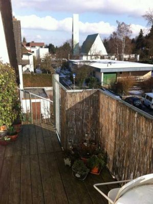 helle 2-Zi-Dachwohnung, teilmöbliert mit Einbauküche ab 01.05.2026