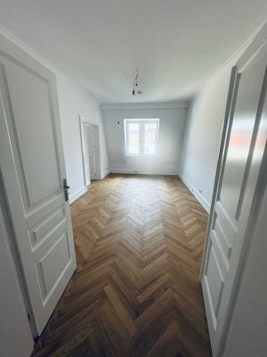 Erstbezug! Einzigartige Dachgeschoss-Maisonette im kernsanierten Altbau!