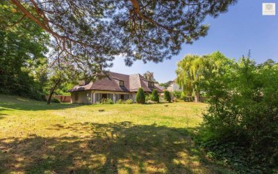 Charmante Stil-Villa mit einzigartigem Potenzial eingebettet in eine 6.000 m² große Parklandschaft