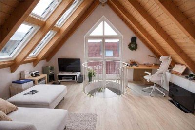 Charmante Maisonette mit Galerie, Balkon und Dachterrasse