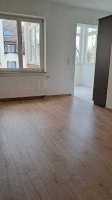schöne 2 Zimmer Wohnung mit Wintergarten