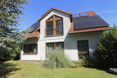 Familienidyll mit Garten, Außenpool , Wellnessbereich und Garage in Erdweg