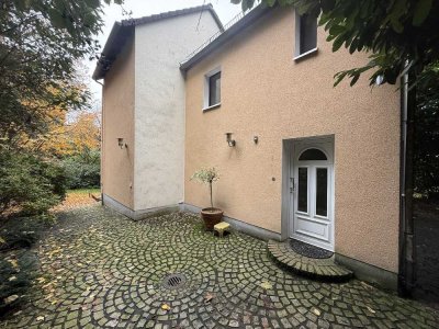 Kleines Häuschen mit schönem Garten und Stellplatz auf der "Teufelsinsel" in Solingen-Mitte!