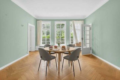 Charmante Villa im Landhausstil in Toplage von Berlin-Zehlendorf – wenige Schritte vom Mexikoplatz