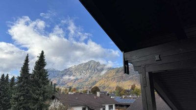 Kernsanierte Dachgeschosswohnung mit Bergblick
