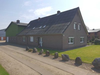 Wohnhaus mit Nebengelass + Grünfläche