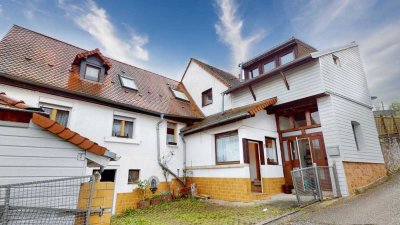 "Charmantes Ein- bis Zweifamilienhaus in ruhiger Lage von Berghausen"