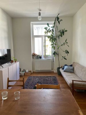 Schicke Altbauwohnung in zentraler Lage - kurzfristig verfügbar