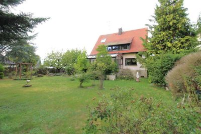 Einfamilienhaus mit großem Grundstück in Nürnberg-Fischbach !