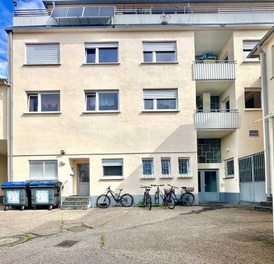 Top sanierte 3-Zimmer-Wohnung mit Einbauküche und Garage in Karlsruhe-Hagsfeld