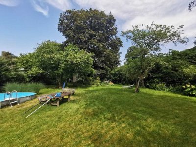 Charmante Villa mit Pool und Parkgarten – exklusives Refugium in Toplage bei München