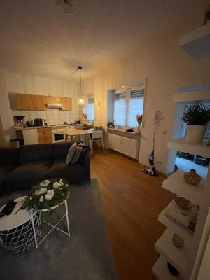 Neuwertige Wohnung mit zwei Zimmern und Einbauküche in Frankenthal