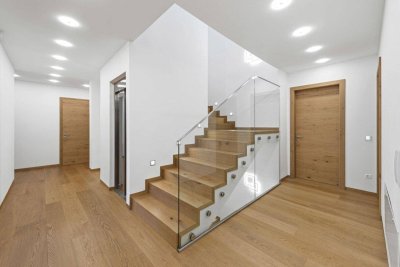 Großzügige High-End-Familienvilla der Extraklasse.