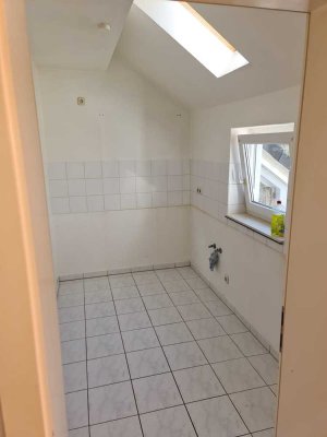 Helle 3-Zimmer Dachgeschosswohnung mit Balkon in Mainz-Ebersheim