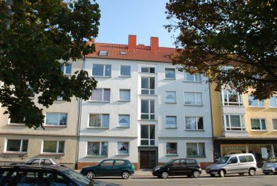 helle- renovierte 3- Zimmer Wohnung mit Balkon nähe Lister Meile!