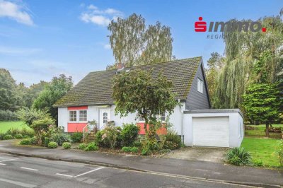 Euchen!
Freistehendes Einfamilienhaus mit Bungalowcharakter und parkähnlichem Grundstück