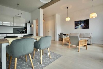 Lichtdurchflutete neu möblierte 2 Zimmer-Wohnung in zentraler Lage