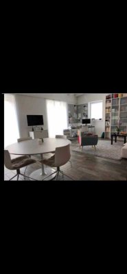 Exklusive, geräumige und neuwertige 2-Zimmer-Wohnung mit Balkon und EBK in München