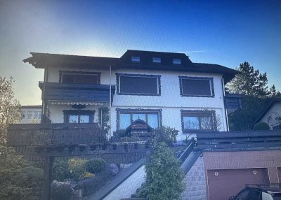 Schöne und gepflegte 4,5-Raum-Wohnung mit Balkon und EBK in Baiersbronn