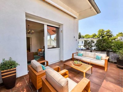 Altbaucharme trifft ruhige Stadtnähe – großzügige Vier-Zimmer-Wohnung mit zwei Balkonen und Garage