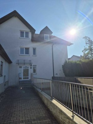Exklusive 3 Zimmer Wohnung in Erkenbrechtsweiler provisionsfrei direkt vom Eigentümer