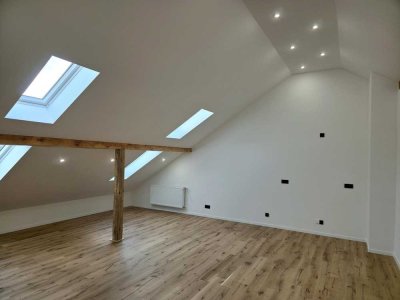 Exklusives Wohnen nahe DEZ - Dachgeschosswohnung mit Klimaanlage & Domblick