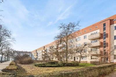 Bezugsfreie und helle Etagenwohnung mit Balkon zum Innenhof in Reinickendorf
