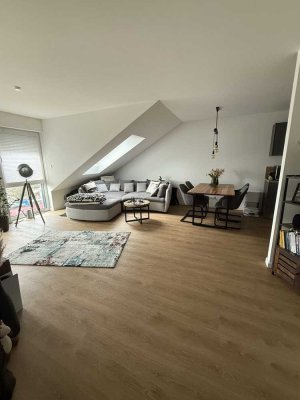 Schöne DG-Wohnung, 2 Zimmer in Bürrig