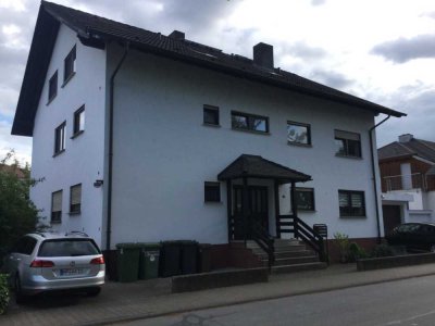 Schöne große Wohnung mit Garten und Garage