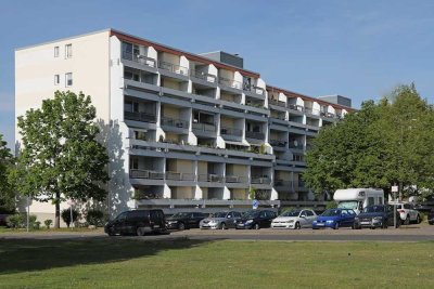 Kleine Wohnung mit Balkon - WBS erforderlich // 5.OG, 4. v. rechts