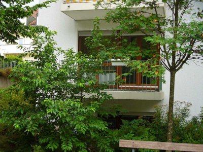 Absolut ruhige 2,5 Zi.-Wohnung ,gr. W-Balkon zur Gartenseite, frei ab sofort