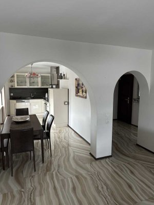 Vollständig renovierte Wohnung mit zwei Zimmern und Einbauküche in Gersthofen