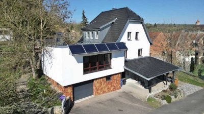 Charmantes Einfamilienhaus mit modernem Komfort und traumhaftem Gartenidyll