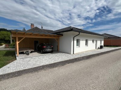 Traum-Bungalow Neubau zum kleinen Preis barrierefrei mit XL-Terrasse, Erstbezug, Photovoltaikanlage &amp; Doppelcarport in 1A Lage in Ampflwang am Hausruck