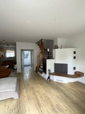 GEPFLEGTES REIHENHAUS MIT GARTEN UND 5 ZIMMER