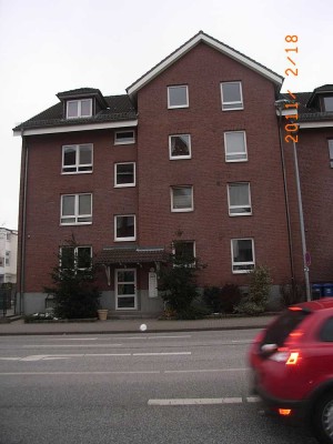 Attraktive 2 Zimmer-Wohnung, EBK u. Loggia, in Uetersen