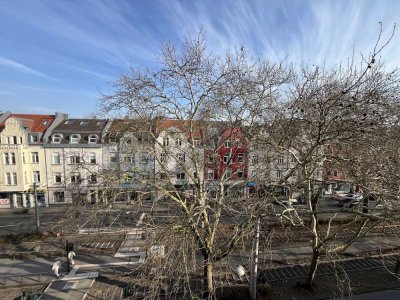 3-Zimmer Dachgeschoss-Maisonette-Wohnung mit 2 Bädern, Balkon, Aufzug und eigenem Stellplatz